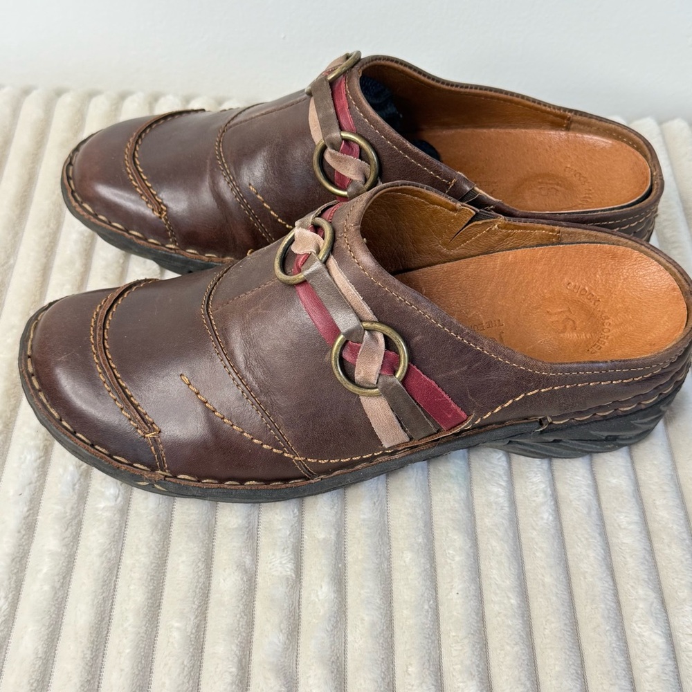 Brown Leather Slip-On clogs